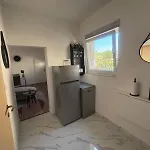 شقة Nino زادار